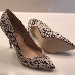Never worn justfab pumps